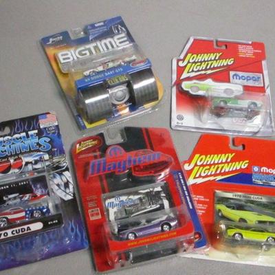 Lot 82 - Johnny Lightning - Muscle Machines Die Cast Cars