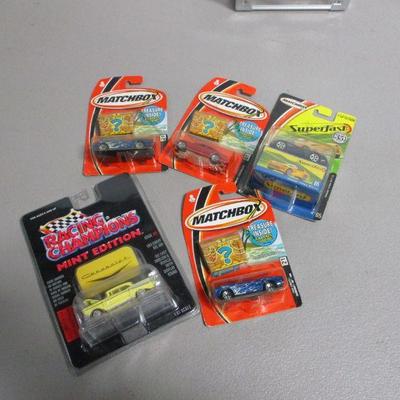 Lot 83 - Matchbox & Racing Champs Die Cast Cars