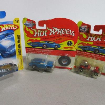 Lot 85 - Hot Wheels Die Cast Cars & Light Up Key Ring