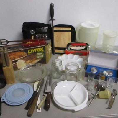 Lot 70 - Kitchenware Items - Pyrex -  Knifes and More