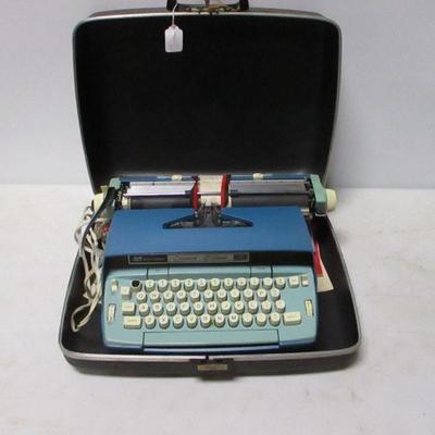Lot 110 - Smith Corona - Coronet Electric 12 Typewriter & Case, 