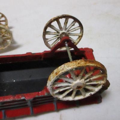 Lot 112 - Cast Iron Horse and Carriage Clydesdale Budweiser Wagon!