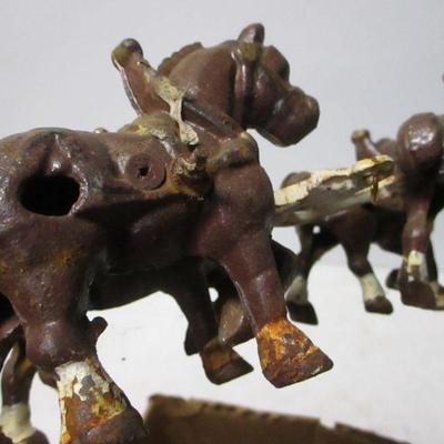 Lot 112 - Cast Iron Horse and Carriage Clydesdale Budweiser Wagon!