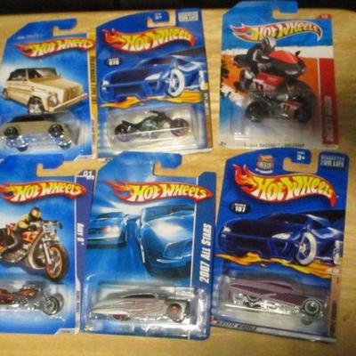 Lot 96 - Hot Wheels Die Cast Cars & Motorcycles