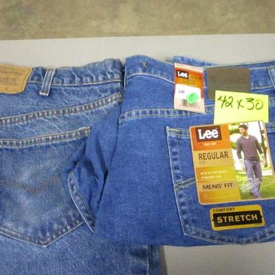 Lot 129 - Lee & Levis Jeans