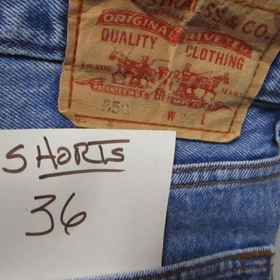 Lot 166 - Levi & Wrangler Shorts