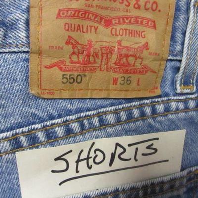 Lot 166 - Levi & Wrangler Shorts