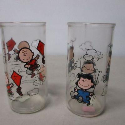 Lot 107 - Charlie Brown 1950 & Lucy 1952 Peanuts Glasses