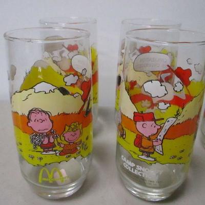 Lot 112 - Peanuts Camp Snoopy Collection Glasses