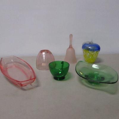 Lot 183 - Glassware Pieces - Fenton