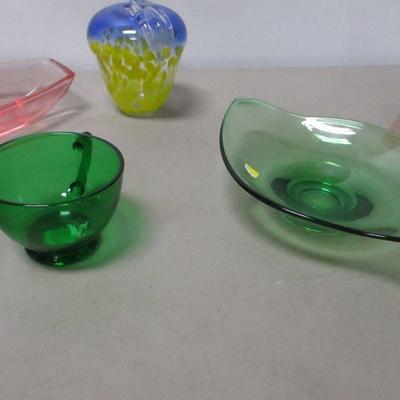 Lot 183 - Glassware Pieces - Fenton