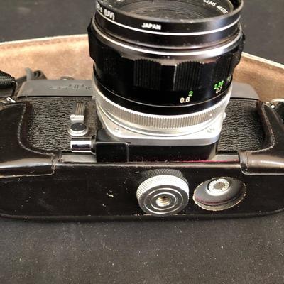 Lot 281- Vintage Brownie and Minolta