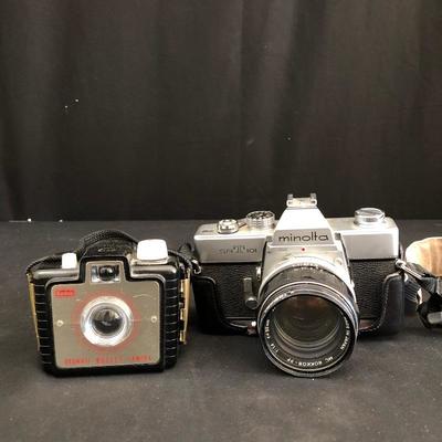 Lot 281- Vintage Brownie and Minolta