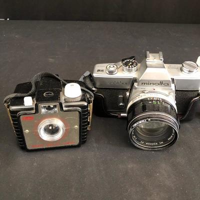 Lot 281- Vintage Brownie and Minolta