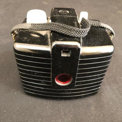 Lot 281- Vintage Brownie and Minolta