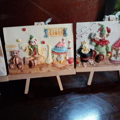 SET OF 4 CLOWN PARTY PLAQUES W/ EASEL