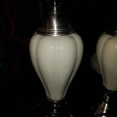 2 NEW LAMPS WITH SHADES