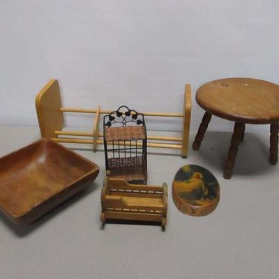 Lot 195 - Wooden Home Decor Lot