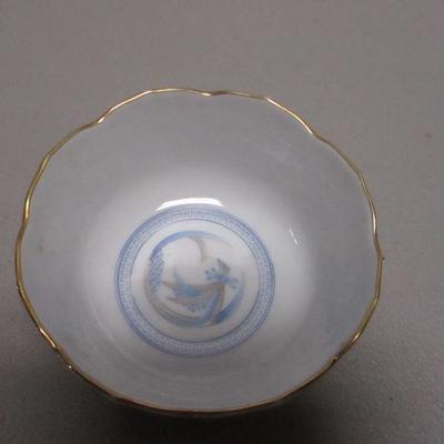 Lot 199 - Plates Dishes Bowls 