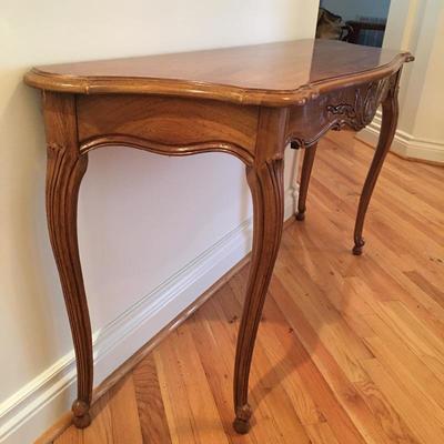 Lot 7 - Thomasville Entryway Table