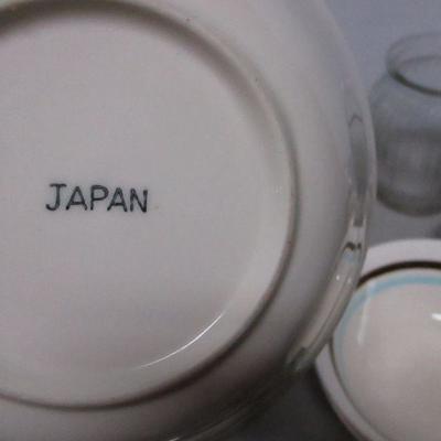 Lot 219 - Bowls, Knives, Cups