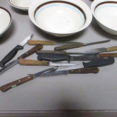 Lot 219 - Bowls, Knives, Cups