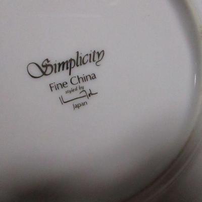 Lot 221 - Fine China - Glasses - Juicer - Rack