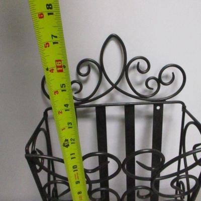 Lot 221 - Fine China - Glasses - Juicer - Rack