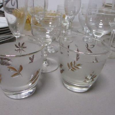 Lot 221 - Fine China - Glasses - Juicer - Rack