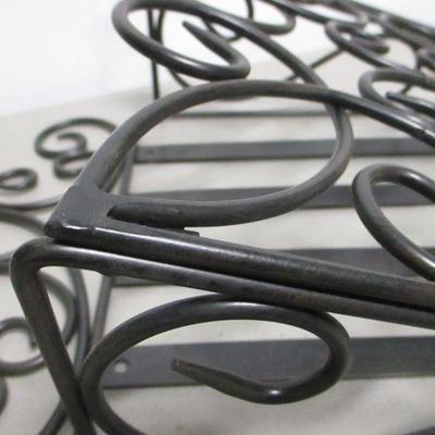 Lot 221 - Fine China - Glasses - Juicer - Rack