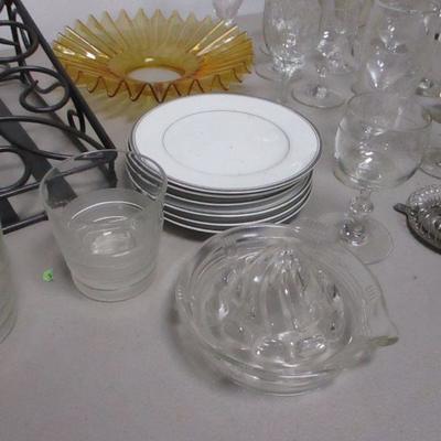 Lot 221 - Fine China - Glasses - Juicer - Rack