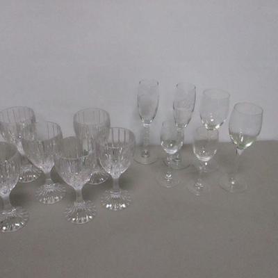 Lot 223 - Glassware 