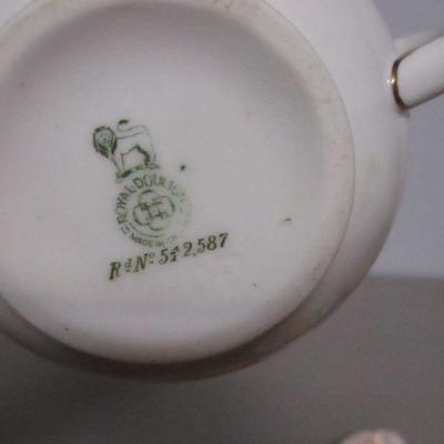 Lot 229 - Chinaware Home Decor Items