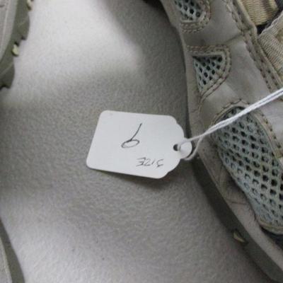 Lot 233 - Various Sizes & Styles Of Shoes