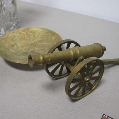 Lot 238 - Home Decor - Buddha - Fans - Canon  