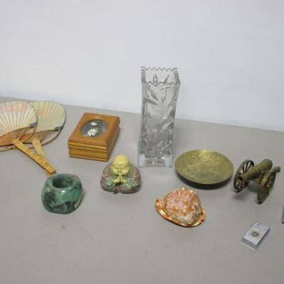 Lot 238 - Home Decor - Buddha - Fans - Canon  