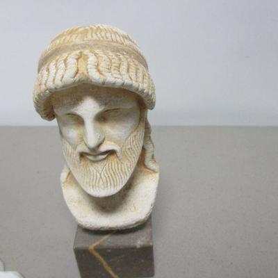 Lot 239 - Home Decor - Eskimo Art & Franklin Porcelain