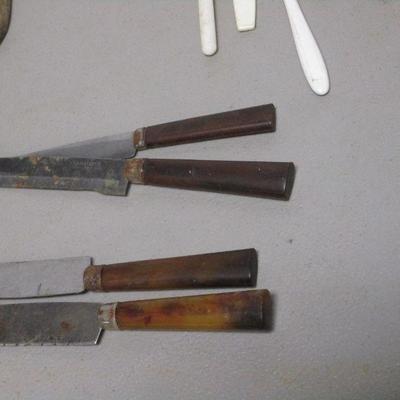 Lot 241  - Kitchenware - Hambroco Bakelite Knives