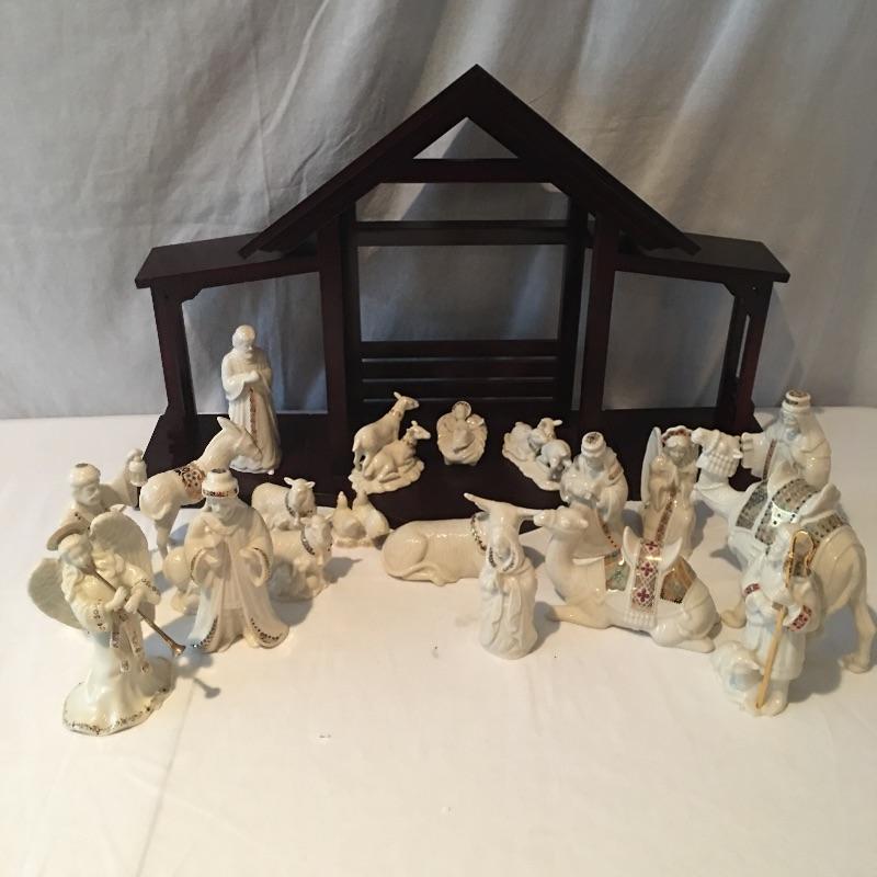Lot 30 21 Pc Lenox Nativity Scene