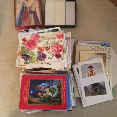 Lot 33 - Wrapping Paper & Greeting Cardâ€™s 