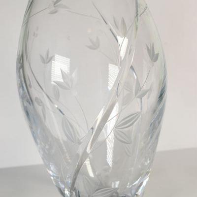 Lot G-8: Etched Glass Vase