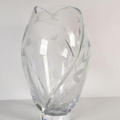 Lot G-8: Etched Glass Vase