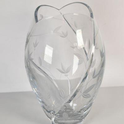Lot G-8: Etched Glass Vase