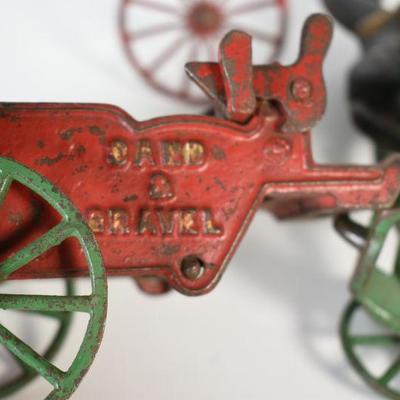 Lot G-14: Vintage Cast Iron Horse and Wagon 2