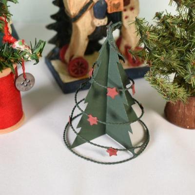 Lot G-18: Lot of Christmas Tree Decor