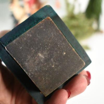 Lot G-18: Lot of Christmas Tree Decor