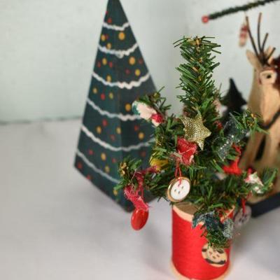 Lot G-18: Lot of Christmas Tree Decor