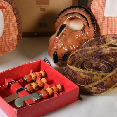 Lot G-25: Autumn Decor
