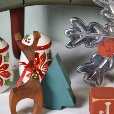 Lot G-28: Christmas decor