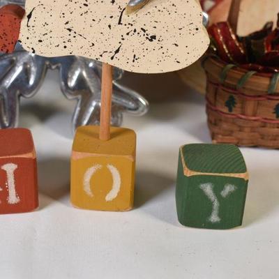 Lot G-28: Christmas decor